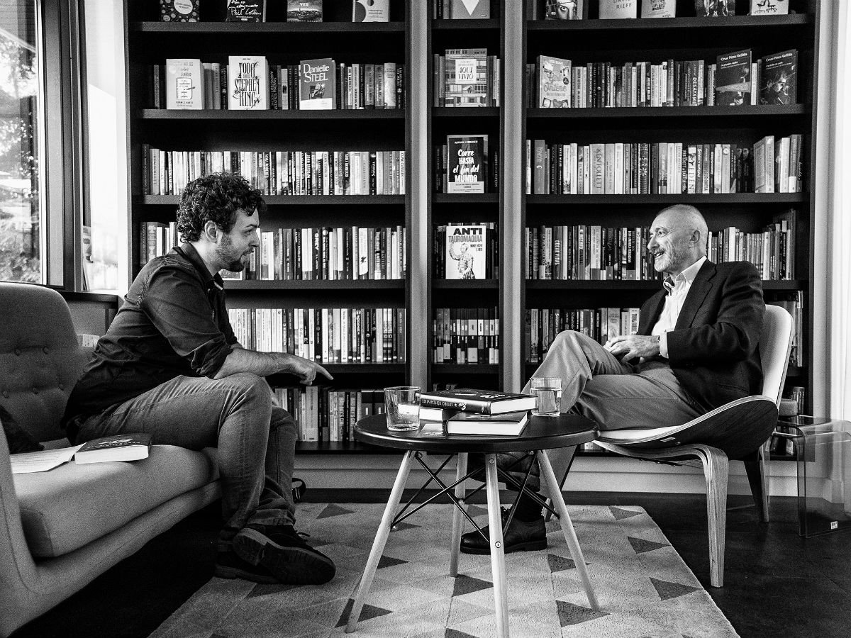 Jesús Fernández Úbeda y Arturo Pérez-Reverte. Foto: Jeosm